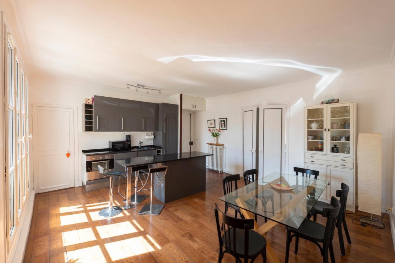 Colonnade Apartment *