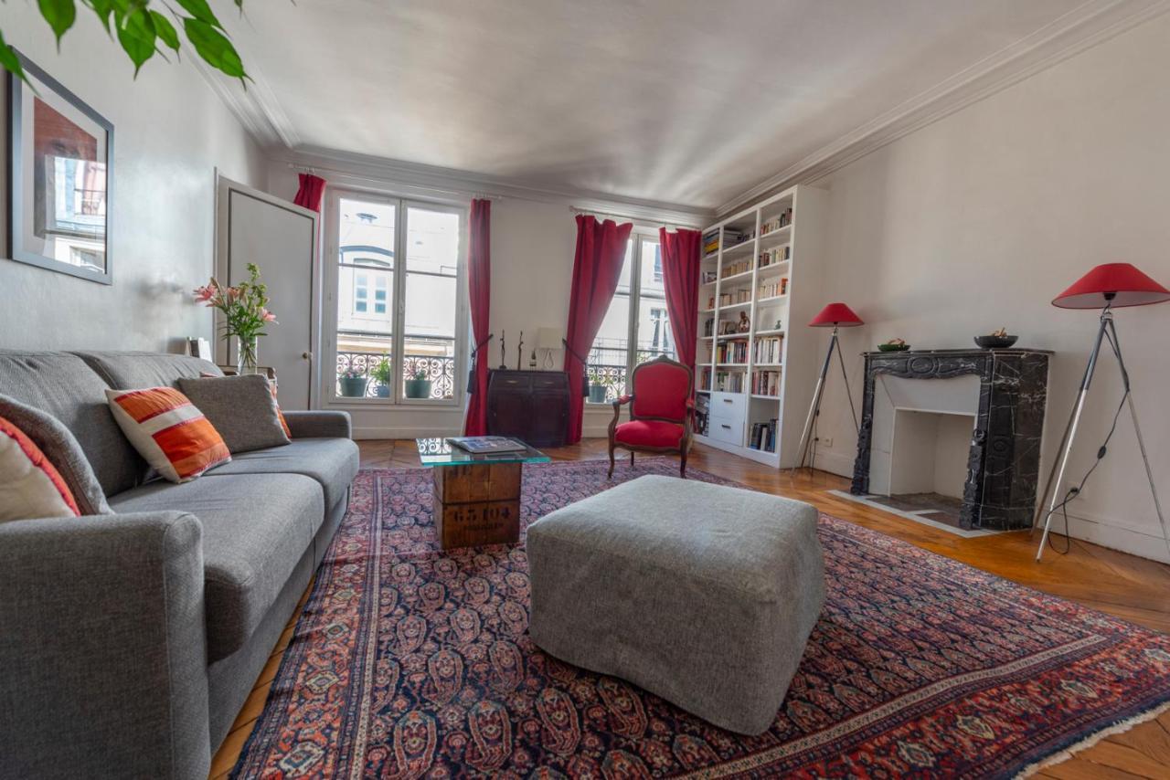 Colonnade Apartment Paris